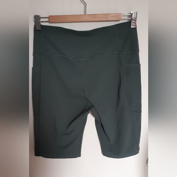 Uniqlo gym shorts, size M - Picture 2 of 5